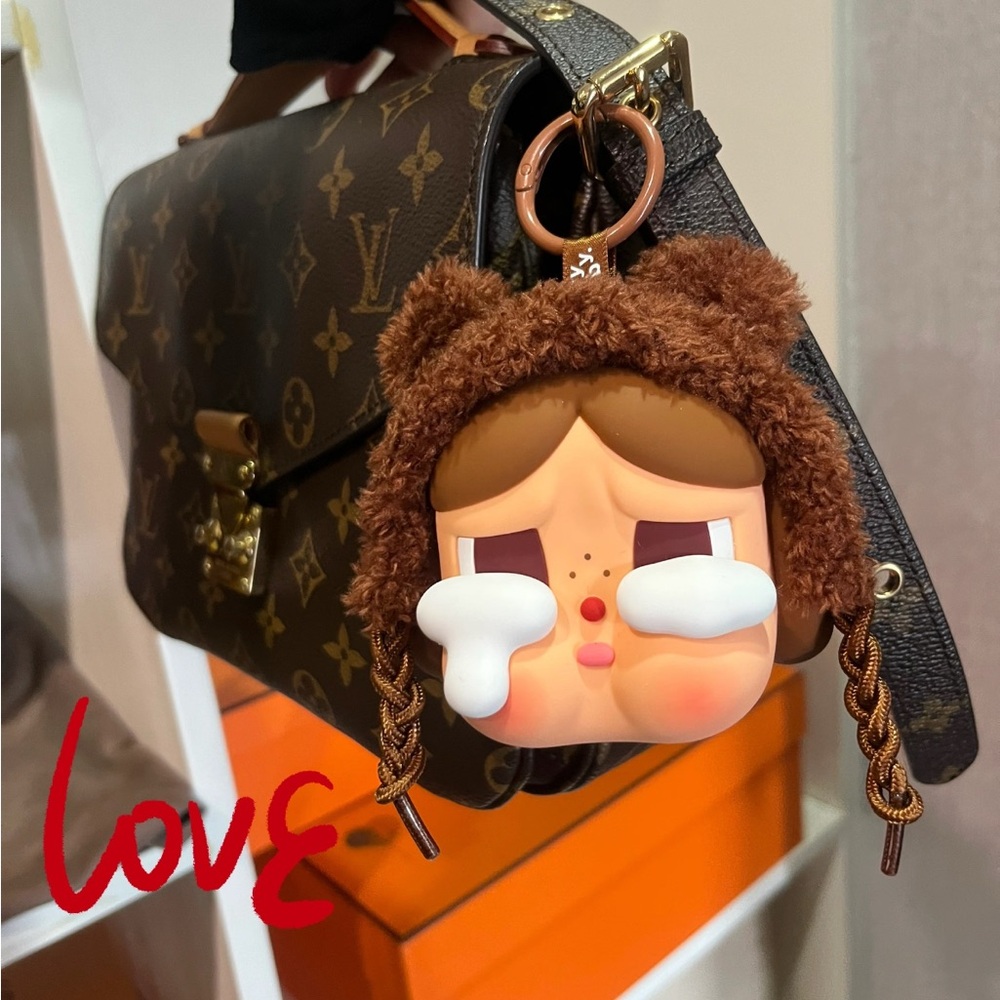 POPMART crying again crybaby earphone case